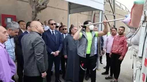 محافظ الجيزة يتفقد صومعة إمبابة لمتابعة انتظام توريد وتخزين محصول القمح