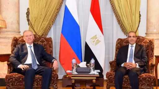 وزير الخارجية يستقبل مساعد رئيس روسيا الاتحادية