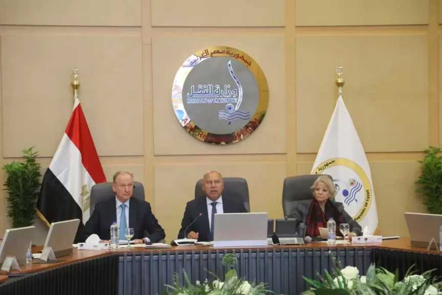 وزير النقل يبحث مع مساعد الرئيس الروسي فرص الاستثمار بالموانئ وبناء السفن