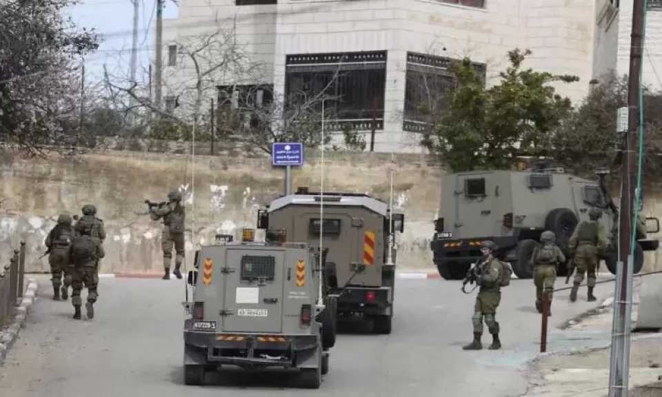 نادي الأسير الفلسطيني: قوات الاحتلال تعتقل وتُحقق ميدانيا مع 140 شخصا في الضفة منذ أمس