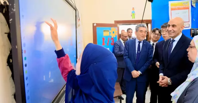 وزير التعليم يصطحب رئيسي جامعة هيروشيما و”سبريكس” في زيارة لمدرسة الأورمان الثانوية