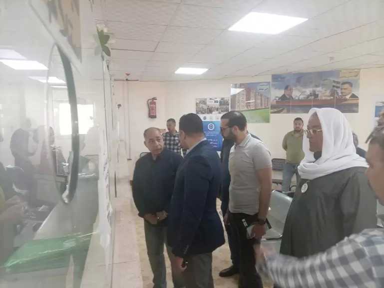 نائب محافظ السويس يتفقد المراكز التكنولوجية بالأحياء لمتابعة الخدمات