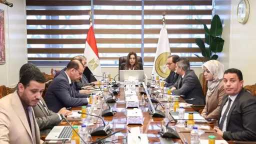 وزيرة التنمية المحلية والبيئة تتابع مع قيادات الوزارة الملفات التنموية والخدمية وتناقش خطة عمل 2026 /2027 بما يتوافق مع برنامج الحكومة والتحديات الراهنة