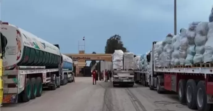 قافلة المساعدات الإنسانية الـ185 تتوجه إلي قطاع غزة