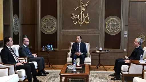 رئيس الوزراء يُصدر قرارين بتعيين الدكتور محمد عوض رئيسًا تنفيذيًا للهيئة العامة للاستثمار والمناطق الحرة والدكتورة إيمان منصور نائبًا