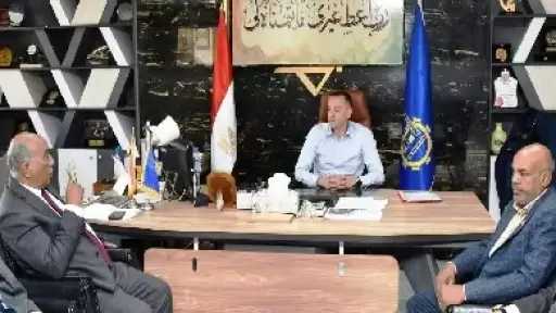 محافظ أسوان يبحث مطالب المواطنين مع أعضاء مجلس النواب