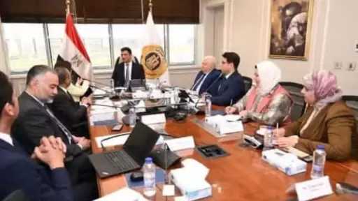 وزير الصناعة يلتقي مسئولي شركة طاقة عربية لبحث مشروعات الشركة المستقبلية في توزيع الكهرباء والغاز الطبيعي