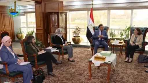 محافظ القليوبية يبحث مع وفد البنك الدولي مستجدات مشروع إدارة تلوث الهواء وتغير المناخ بالقاهرة الكبرى
