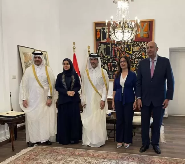 خط أحمر