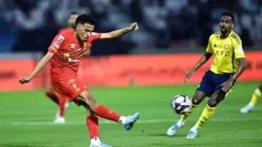 القادسية ضد النصر.. تعادل 1-1 في شوط أول مثير بالدوري السعودي