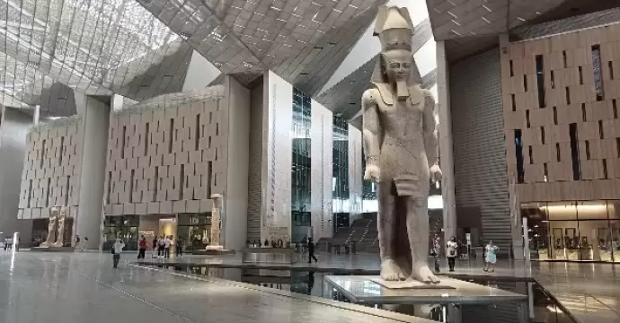المتحف المصري الكبير يعلن إطلاق محطة الطاقة الشمسية الجديدة