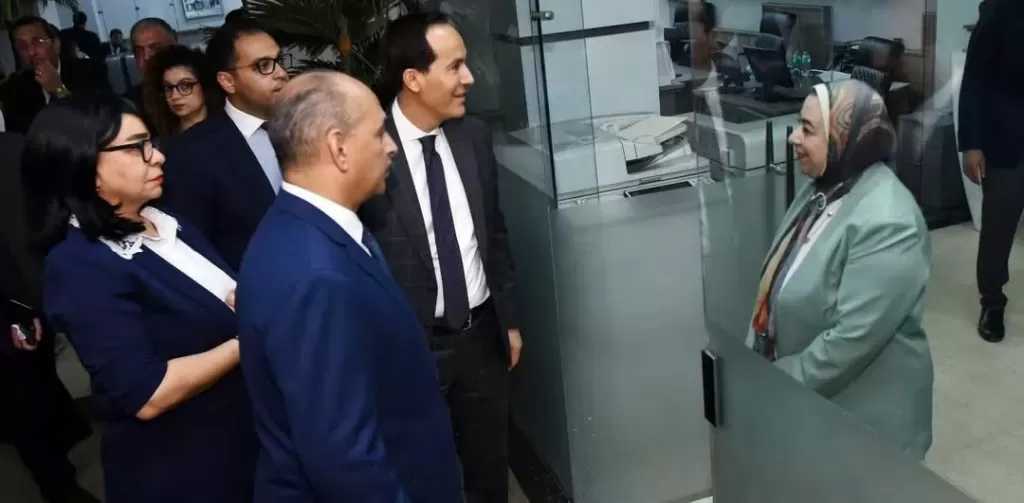 جولة تفقدية للرئيس التنفيذي للهيئة العامة للاستثمار والمناطق الحرة بمركز خدمات المستثمرين