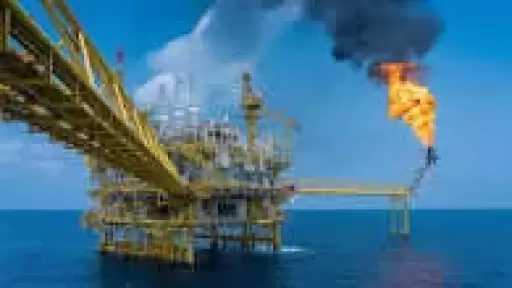 النفط يقفز 5% وخام برنت يسجل 113.92 دولار للبرميل