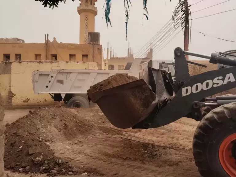 مدينة الزينية بالأقصر تواصل تطوير البنية التحتية وحملات النظافة وإزالة التعديات