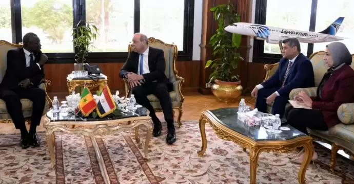 وزير الطيران يستقبل سفير السنغال بالقاهرة لبحث آفاق التعاون المشترك