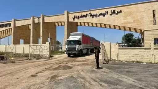 العراق يعلن دخول أول 3 شحنات تجارية سورية منذ سقوط بشار الأسد