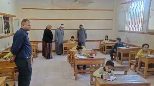 رئيس سوهاج الأزهرية يتفقد الامتحانات بمجمع علي بن أبي طالب النموذجي
