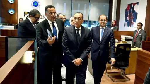رئيس مصلحة الضرائب: افتتاح مركزين جديدين فى العلمين الجديدة والشيخ زايد قريبًا.. لدفع مسار التحول إلى ثقافة خدمة العملاء
