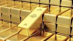الذهب يرتفع نحو 2% مع تراجع الدولار عالميًا