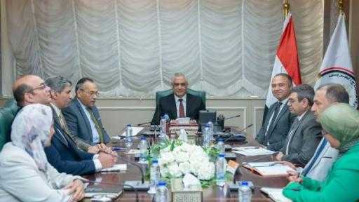 وزير الإنتاج الحربي يناقش تخفيض استهلاك الطاقة وأساليب خفض البصمة الكربونية