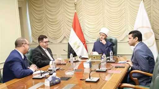 الأزهري يعقد اجتماعًا لمتابعة سير العمل في المجموعة الوطنية لاستثمارات الأوقاف