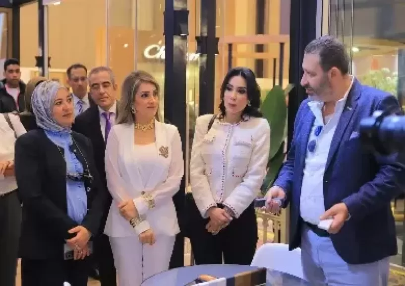 خط أحمر