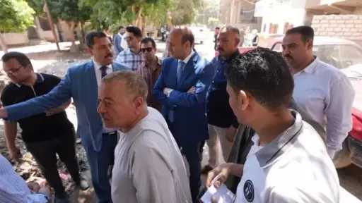 محافظ أسيوط يصطحب مواطنا بسيارته لموقع شكواه.. ويحيل رئيس قرية بالقوصية للتحقيق