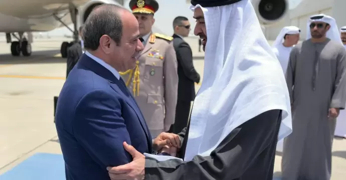 محمد بن زايد يصطحب الرئيس السيسي لمطار أبو ظبي الدولي لتوديعه عقب انتهاء زيارته للإمارات