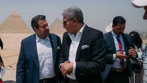 وزير السياحة والآثار يلتقي أبرز المشاركين بالفعالية بمنطقة أهرامات الجيزة