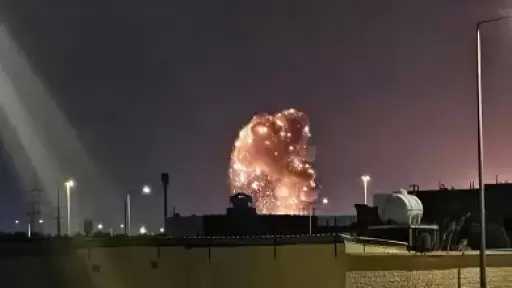 أستاذ علوم سياسية: اعتداءات إيران على الإمارات إرهاب دولة.. والعرب على قلب رجل واحد