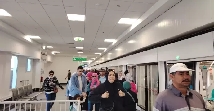 إقبال كثيف على مونوريل شرق النيل في ثالث أيام التشغيل الرسمي| صور