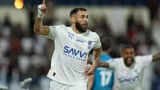 بنزيما: فخور بالتتويج بأول ألقابي مع الهلال