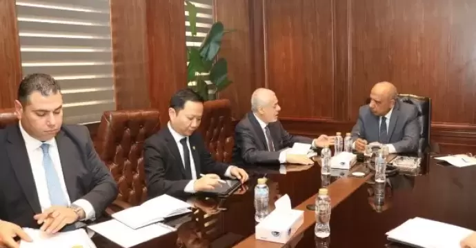 وزير الكهرباء يبحث مع «أميا باور» الإماراتية مستجدات تنفيذ مشروعات الطاقة المتجددة