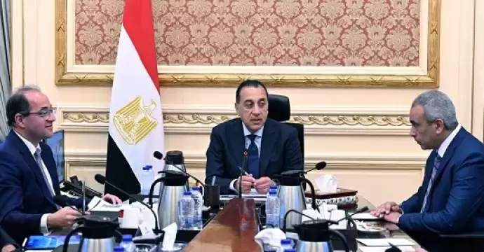 الحكومة تبدأ إجراءات التحول نحو السيارات الكهربائية