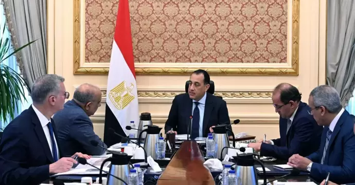 رئيس الوزراء يتابع الجهود الحكومية لتوفير المنتجات البترولية وتعزيز المخزون