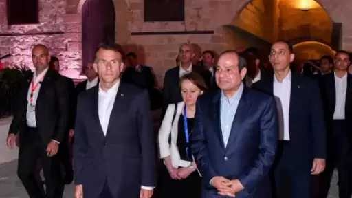النائب محمد مجاهد عن جولة ماكرون في الإسكندرية: تناول وجبة سمك وآيس كريم.. وكان سعيدا للغاية