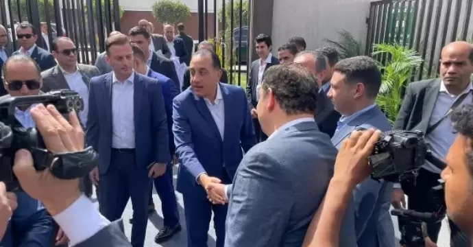 رئيس الوزراء يصل مدينة السادات بمحافظة المنوفية لافتتاح أحد مصانع المياه الغازية بالمدينة