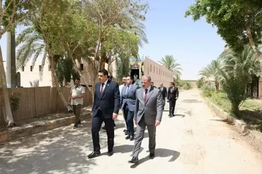 خط أحمر