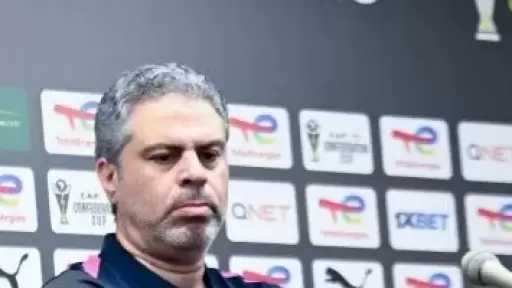 معتمد جمال يعقد جلسة مع اللاعبين على هامش مران اليوم استعدادا لاتحاد العاصمة
