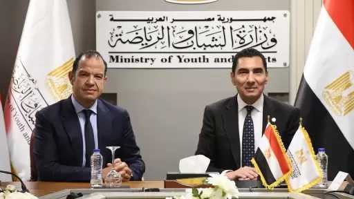 وزير الشباب والرياضة يعقد اجتماع موسع مع مسؤولي شركة استادات