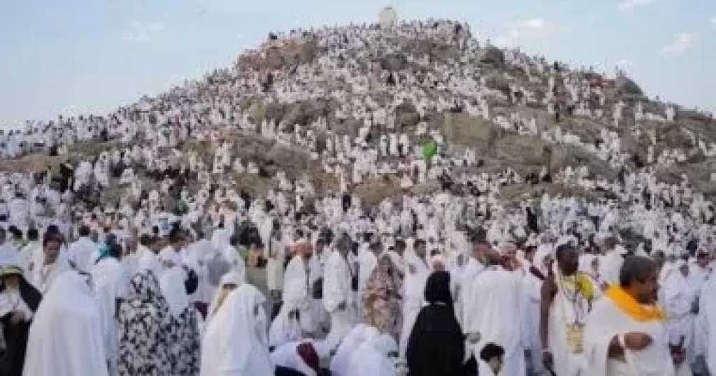 وزير السياحة والآثار يوجّه باتخاذ كافة الإجراءات لضمان سهولة وسلامة سفر حجاج السياحة وتوفير أقصى درجات الرعاية والراحة لهم