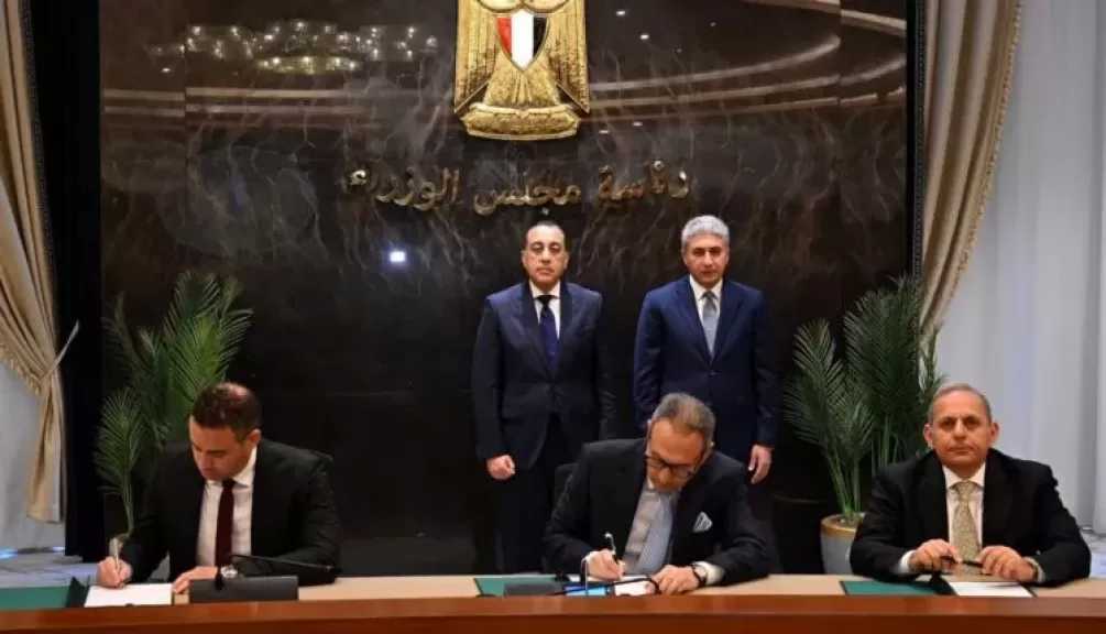 البنك الأهلي المصري وبنك مصر يوقعان اتفاقيتي تشغيل المنظومة الرقمية لتأشيرة الوصول بمطار القاهرة بحضور رئيس الوزراء