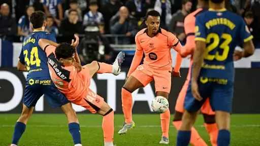 ألافيس يفوز على برشلونة ويحرمه من دوري الـ100 نقطة