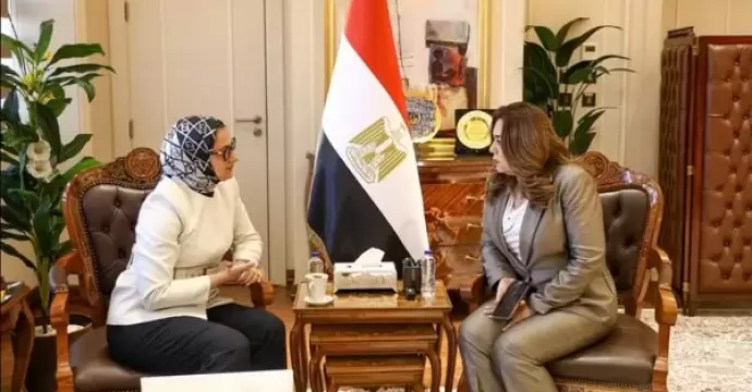وزيرة التنمية المحلية تتابع مع محافظ الوادي الجديد الملفات الخدمية والمشروعات التنموية