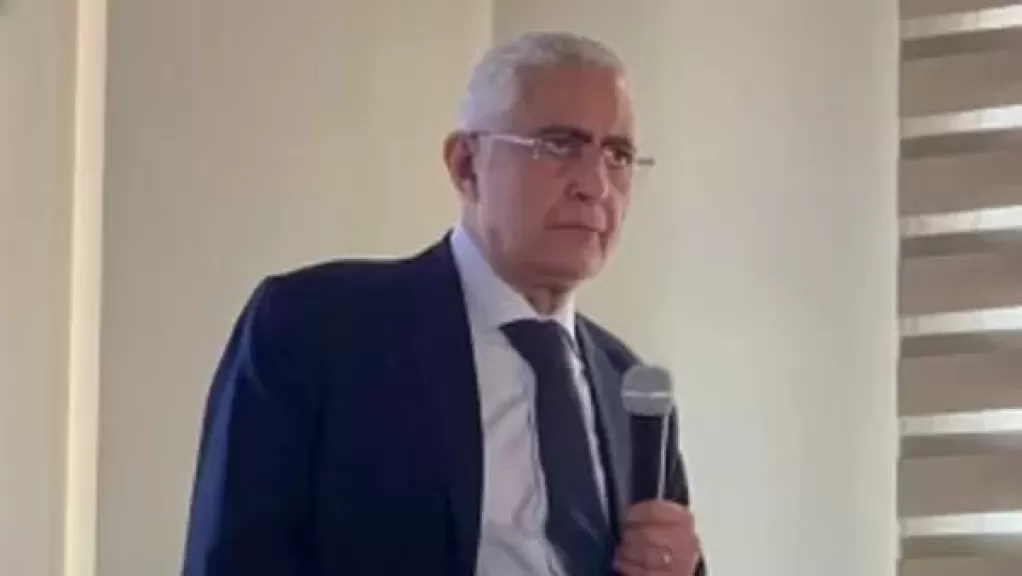 خط أحمر