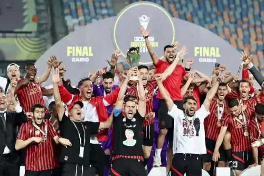 عاد بالكأس من قلب القاهرة.. الصحف الجزائرية تحتفل بتتويج اتحاد العاصمة