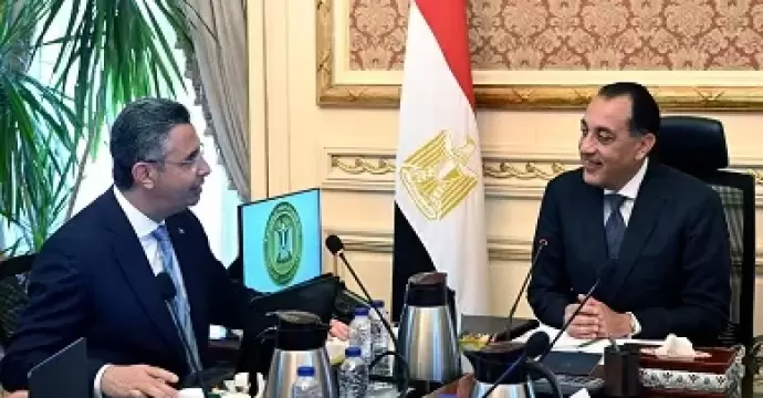 رئيس الوزراء يتابع مع وزير التموين استعدادات استقبال عيد الأضحى