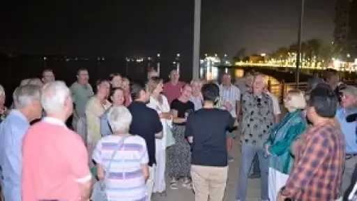 بني سويف تستقبل 39 سائحًا إنجليزيًا في جولة بممشى الكورنيش خلال رحلتهم النيلية بين القاهرة وأسوان