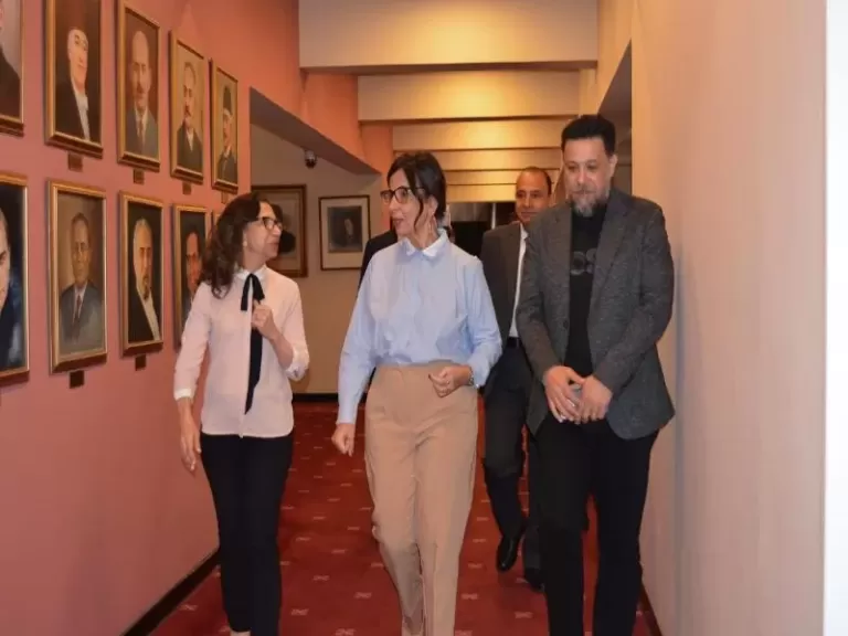 خط أحمر