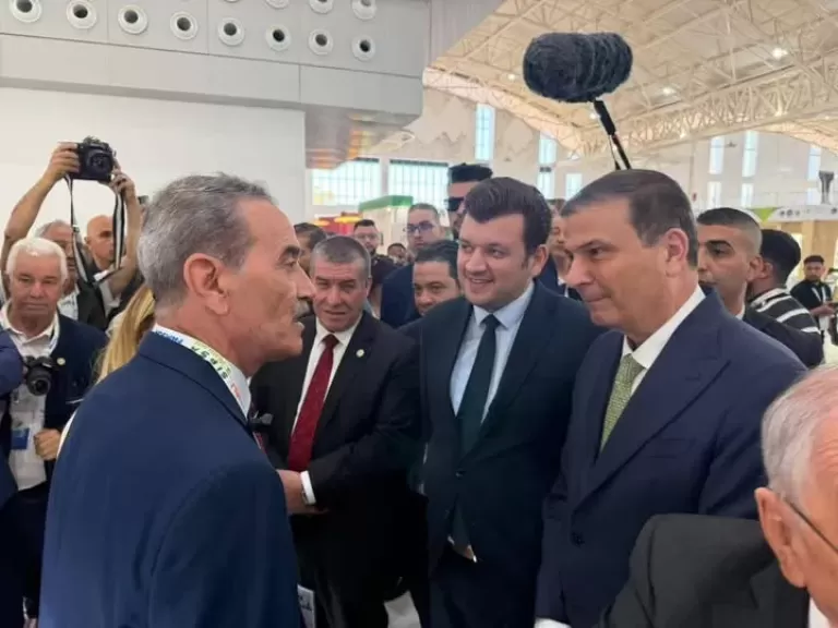خط أحمر